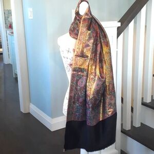 Large gold metallic paisley floral wrap shawl 🍀
